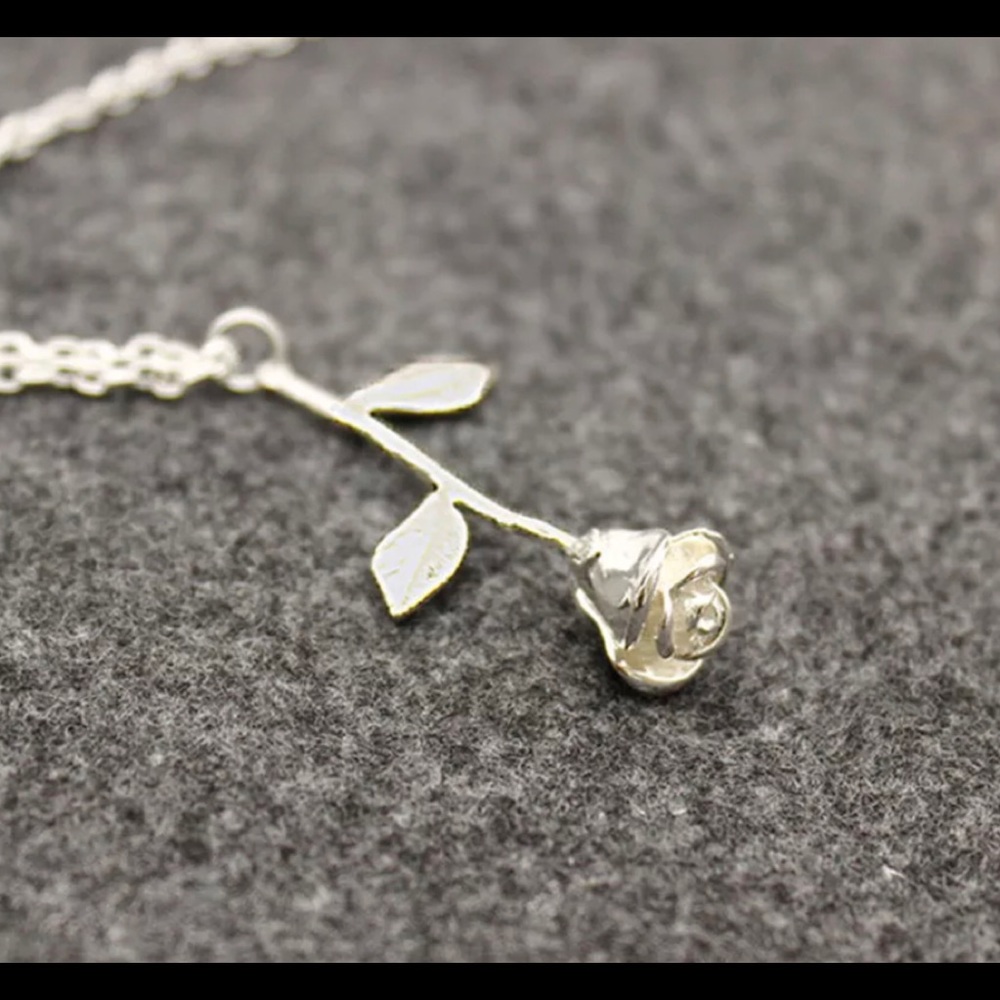 ♥️NWT GOLD/SILVER ROSE NECKLACE - Picture 7 of 8